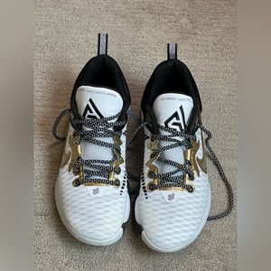 Nike Giannis Immortality